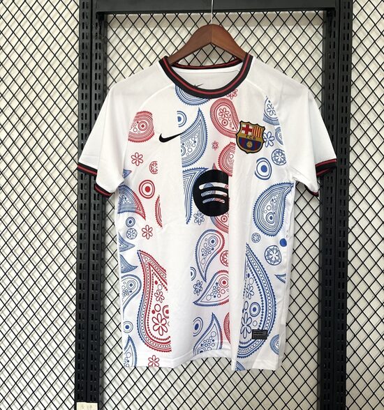 ברצלונה מהדורה מיוחדת לבן